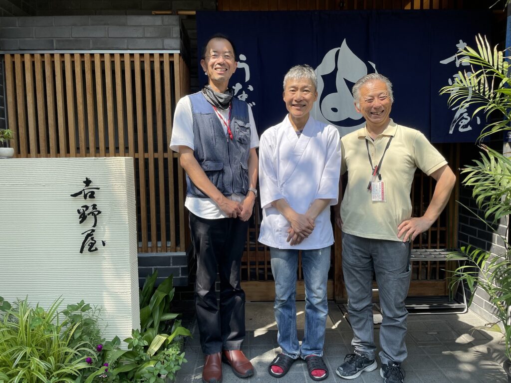 安城市の老舗「うなぎ・お料理　吉野屋」様から襖の張り替えのご依頼|安城市の襖・障子・網戸・畳の張替え　手張り表具職人の店 和紙屋（かずしや）安城北店