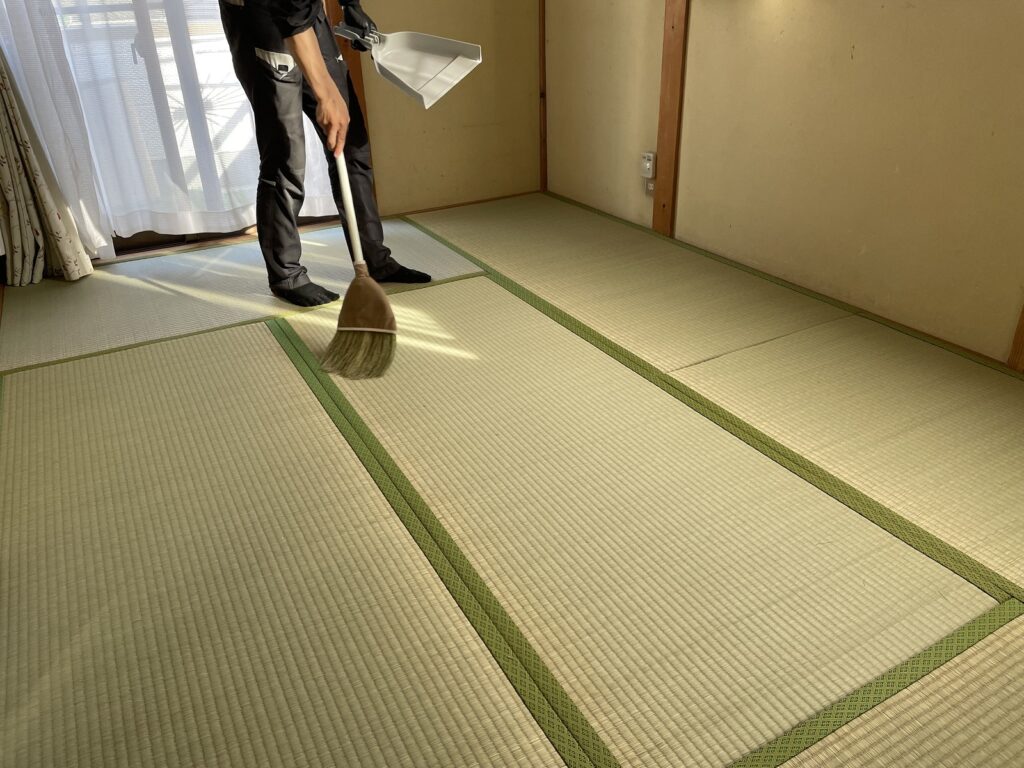 畳は、朝引き取り、夕方に納められます。|安城市の襖・障子・網戸・畳の張替え　手張り表具職人の店 和紙屋（かずしや）安城北店