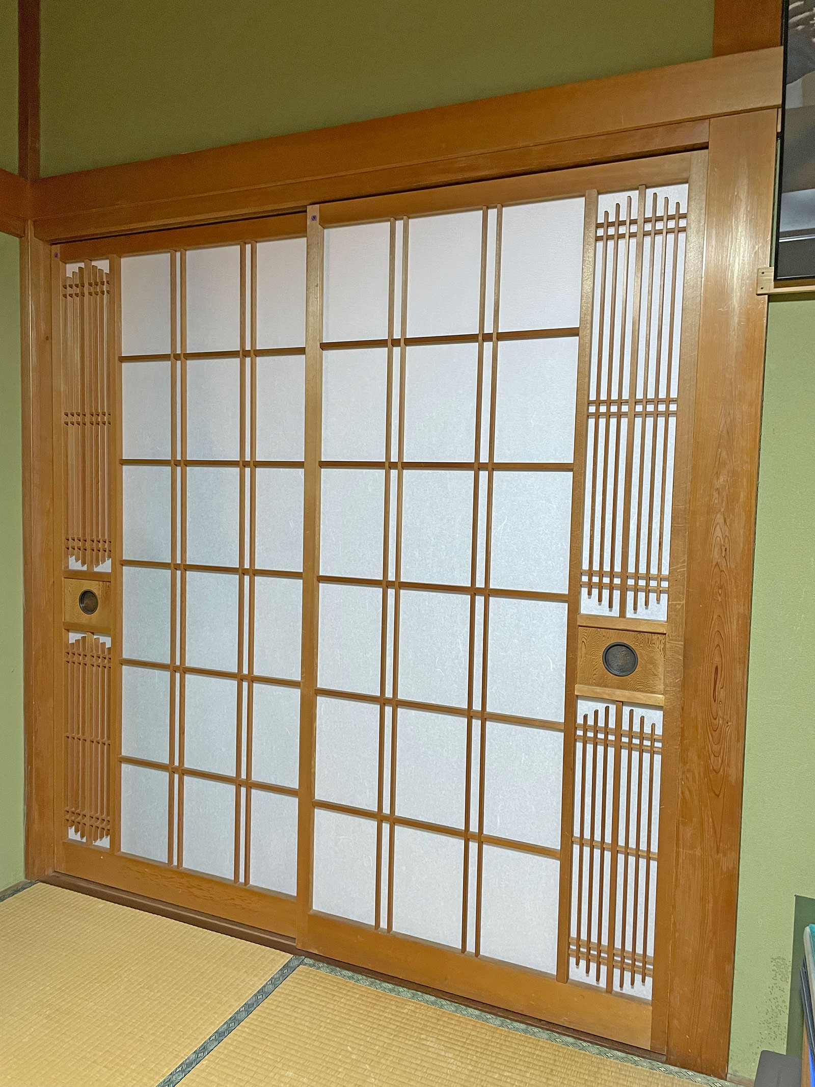 安城市　A様邸　今迄は自分で張替えていましたが、大変な作業でしたので、良い業者であって欲しいと願っていました。満足です。|安城市の襖・障子・網戸・畳の張替え　手張り表具職人の店 和紙屋（かずしや）安城北店