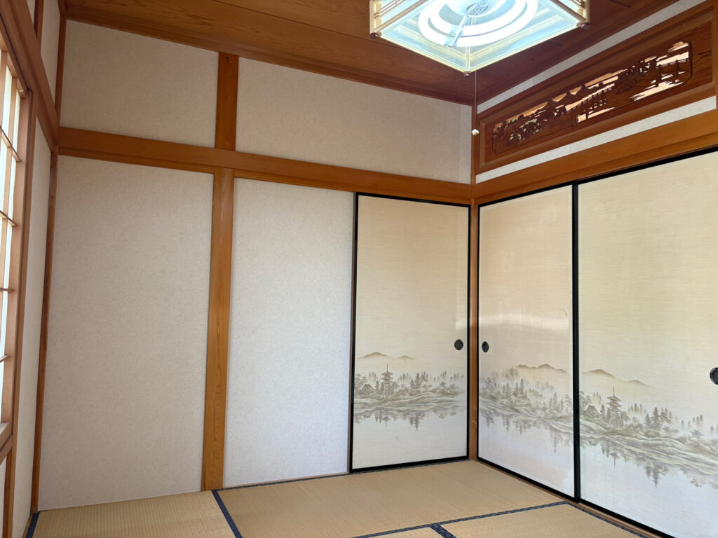 安城市　T.F.様邸　閉めっぱなしだった和室の壁がカビてしまい、困っていました|安城市の襖・障子・網戸・畳の張替え　手張り表具職人の店 和紙屋（かずしや）安城北店