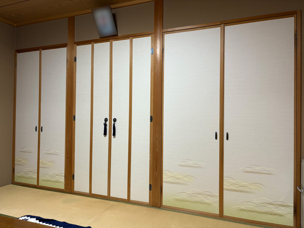 安城市　K様邸　仏間の襖と個室の戸襖の張替え|安城市の襖・障子・網戸・畳の張替え　手張り表具職人の店 和紙屋（かずしや）安城北店