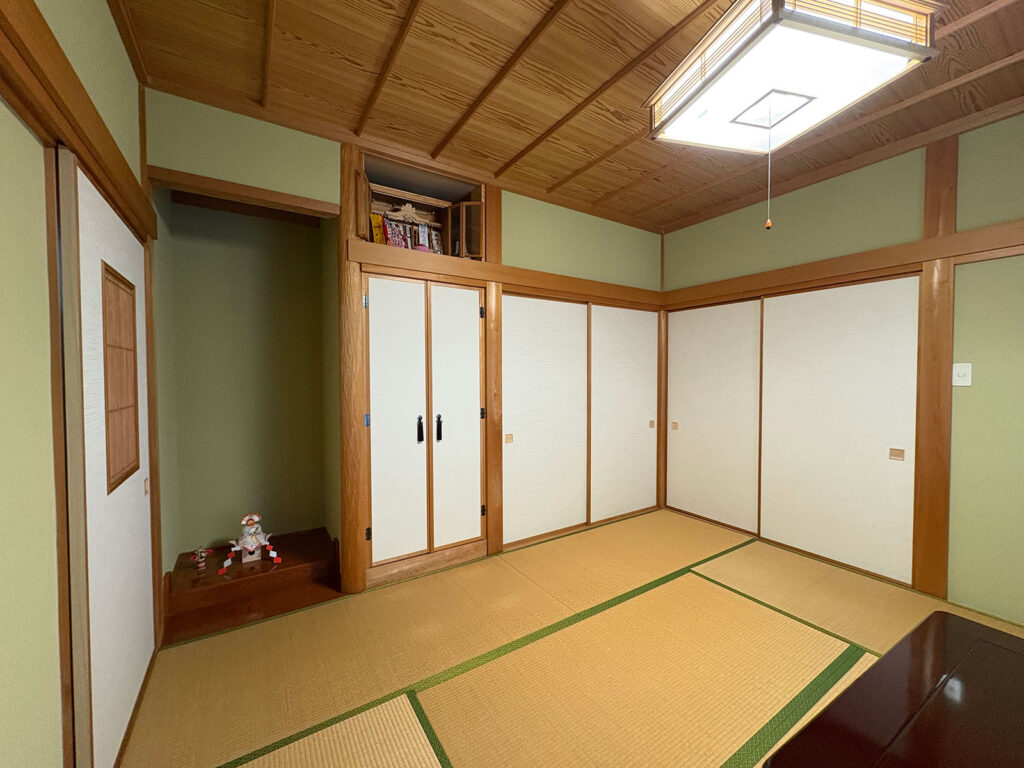 岡崎市　襖はきれいに張り替えられて気持ちよくなった。 工期も速く仕上げてもらえた。|安城市の襖・障子・網戸・畳の張替え　手張り表具職人の店 和紙屋（かずしや）安城北店