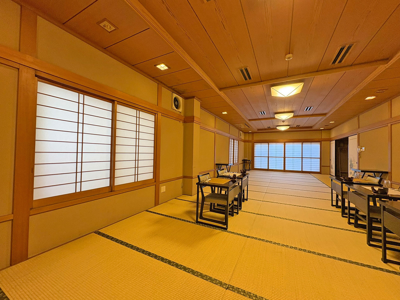 安城市の襖・障子・網戸・畳の張替え　手張り表具職人の店 和紙屋（かずしや）安城北店